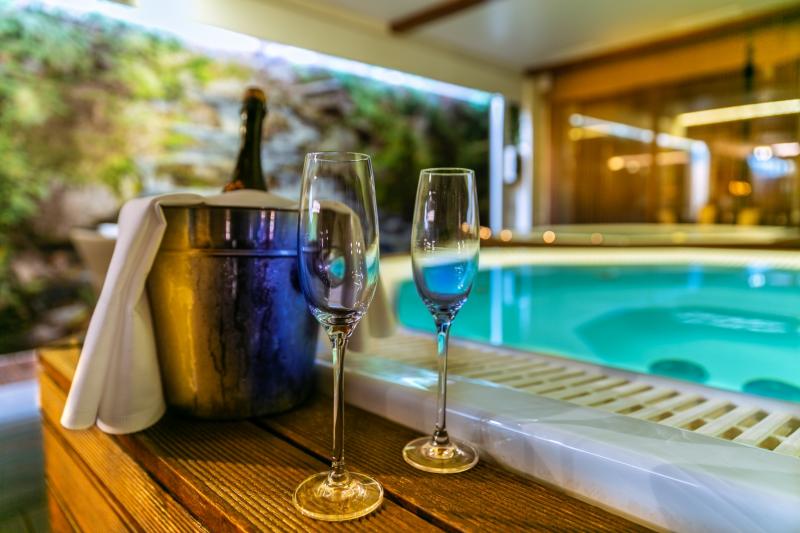 Jacuzzi bar