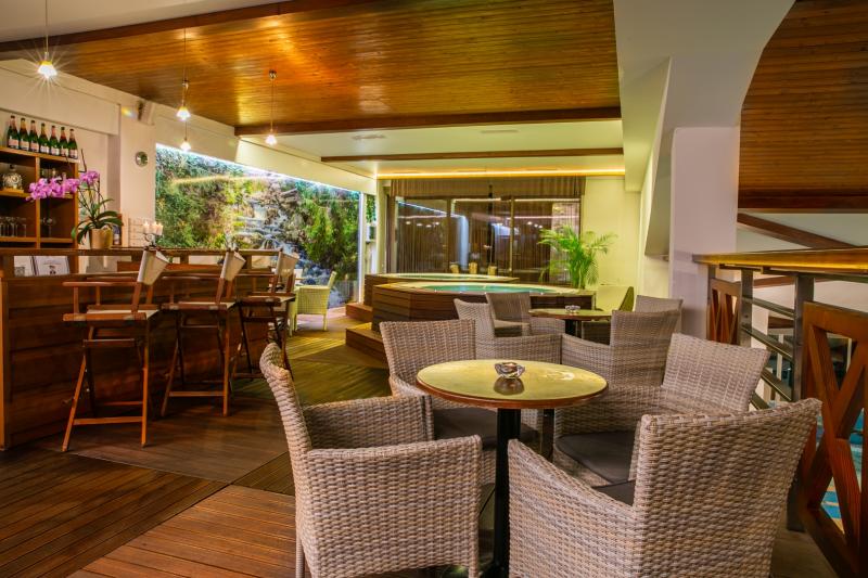 Jacuzi bar