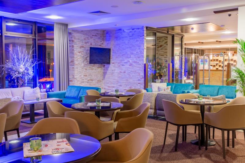 Lobby bar